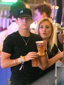 娱乐爆料社荷兰弟,揭秘超级英雄背后的真实生活  第1张